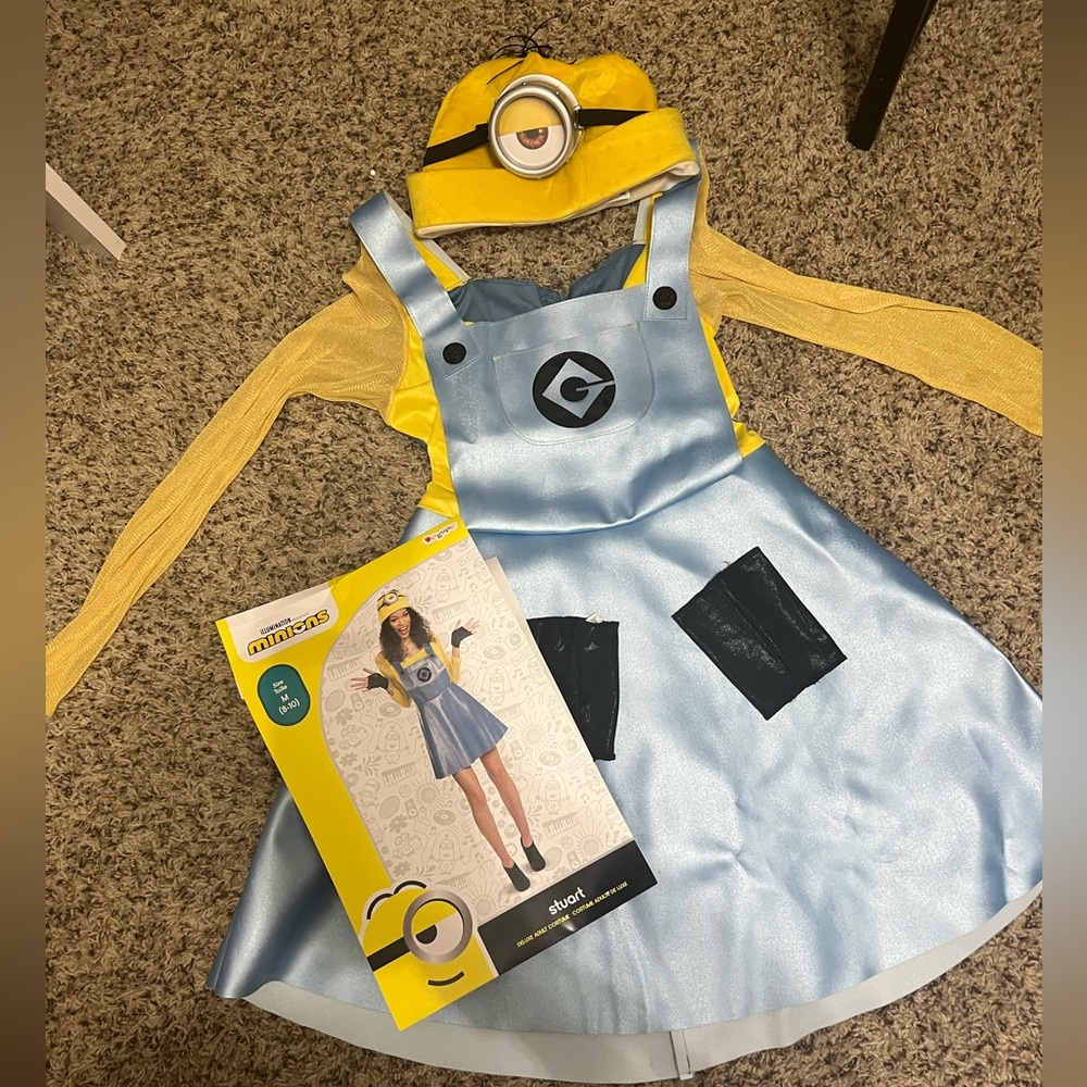 Super cute Women’s Minion Costume